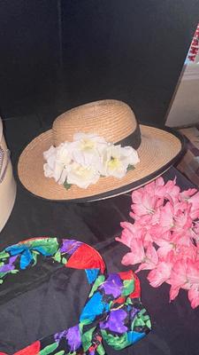 LOVEY LADIES HATS AND VTG HAT BOX