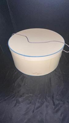 LOVEY LADIES HATS AND VTG HAT BOX