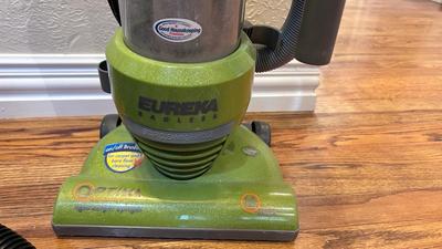 SIMPLICITY SPORT VACUUM & EUREKA BAGLESS UPRIGHT VACUUM