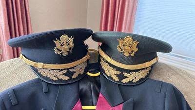 VIETNAM WAR US ARMY CAVALRY OFFICER EVENING DRESS COAT AND 2 HATS
