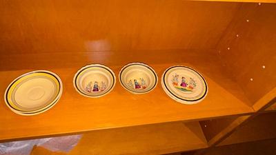 WEDGWOOD Etruria ENGLAND HAND PAINTED PEASANT PATTERN RICH AND FISCHER 5th AVE