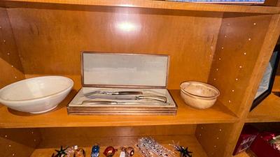 VINTAGE ROYAL BRAND CUTLERY CARVING SET AND STONEWARE POTTERY BOWLS