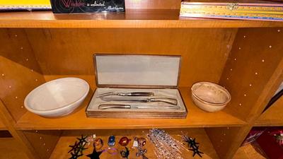 VINTAGE ROYAL BRAND CUTLERY CARVING SET AND STONEWARE POTTERY BOWLS
