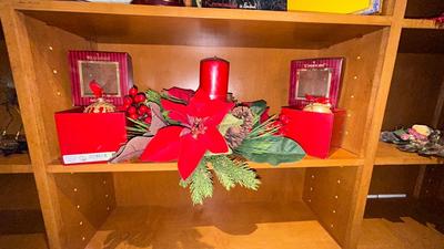 WATERFORD GLASS CHRISTMAS ORNAMENTS AND DECORATIVE CENTERPIECE