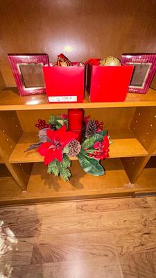 WATERFORD GLASS CHRISTMAS ORNAMENTS AND DECORATIVE CENTERPIECE