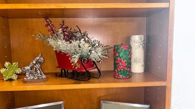 FITZ & FLOYD CANDLES, PEWTER SCULPTURE AND SLEIGH CENTERPIECE
