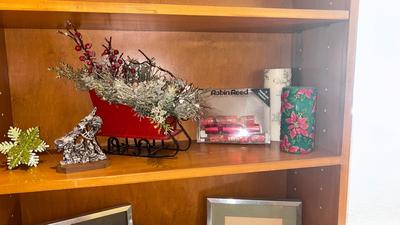 FITZ & FLOYD CANDLES, PEWTER SCULPTURE AND SLEIGH CENTERPIECE