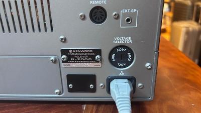 KENWOOD R-2000 COMMUNICATIONS RECEIVER RADIO, BOSE COMPUTER SPEAKERS AND BROTHER LABEL MAKER