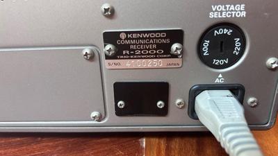 KENWOOD R-2000 COMMUNICATIONS RECEIVER RADIO, BOSE COMPUTER SPEAKERS AND BROTHER LABEL MAKER