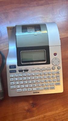 KENWOOD R-2000 COMMUNICATIONS RECEIVER RADIO, BOSE COMPUTER SPEAKERS AND BROTHER LABEL MAKER