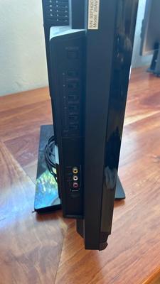 TOSHIBA 26” FLATSCREEN TV/COMPUTER MONITOR W/REMOTE