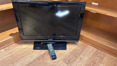 TOSHIBA 26” FLATSCREEN TV/COMPUTER MONITOR W/REMOTE