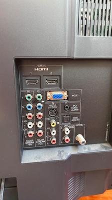 TOSHIBA 26” FLATSCREEN TV/COMPUTER MONITOR W/REMOTE