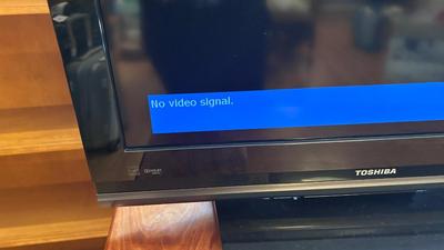 TOSHIBA 26” FLATSCREEN TV/COMPUTER MONITOR W/REMOTE
