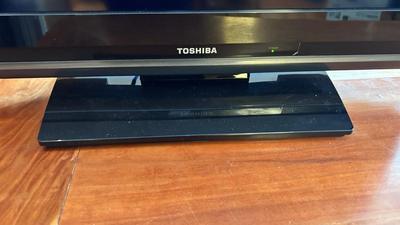 TOSHIBA 26” FLATSCREEN TV/COMPUTER MONITOR W/REMOTE