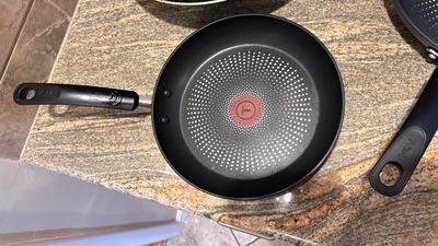 LIKE NEW T-FAL FRYING PANS AND WOK