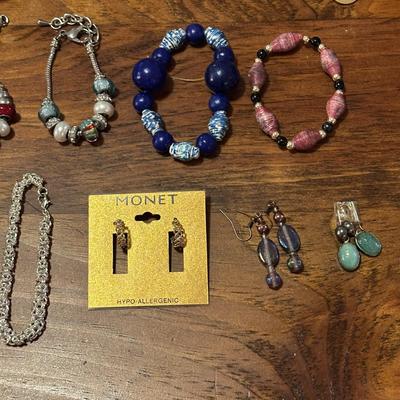 Lot of Lots of Bracelets! and a Few Misc Jewelry Pieces