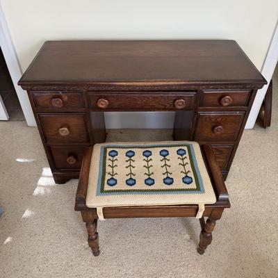 Solid Wood Desk with Stool and Mirror (BB2-BM)