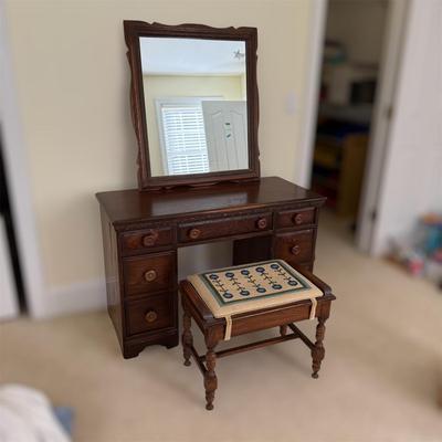 Solid Wood Desk with Stool and Mirror (BB2-BM)