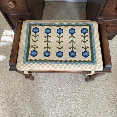 Solid Wood Desk with Stool and Mirror (BB2-BM)