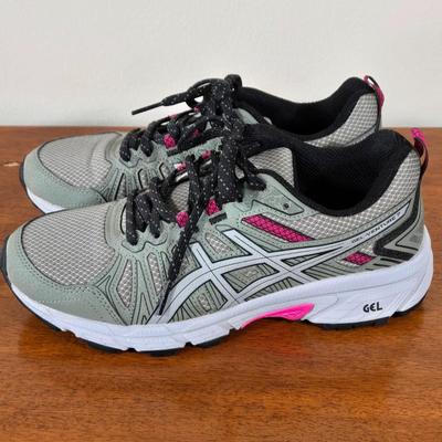 LOT 171W: Two Pairs of Sneakers