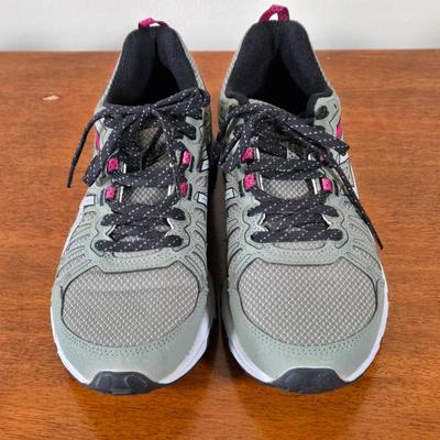 LOT 171W: Two Pairs of Sneakers