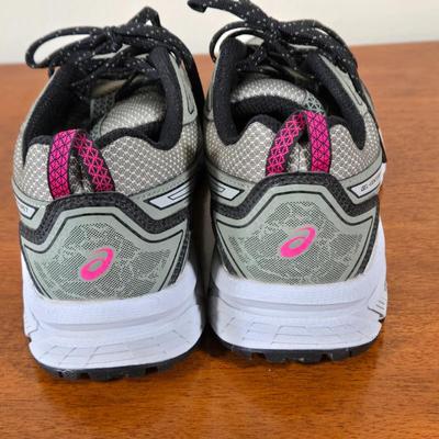 LOT 171W: Two Pairs of Sneakers