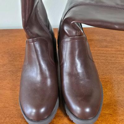 LOT 176W: Brown Boots with Chunky Heels and Heeled Clogs