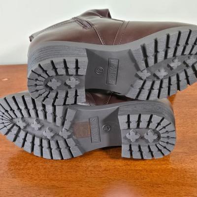 LOT 176W: Brown Boots with Chunky Heels and Heeled Clogs