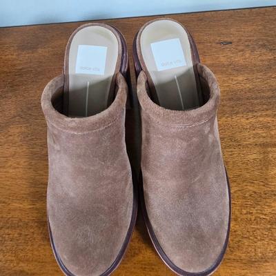 LOT 176W: Brown Boots with Chunky Heels and Heeled Clogs