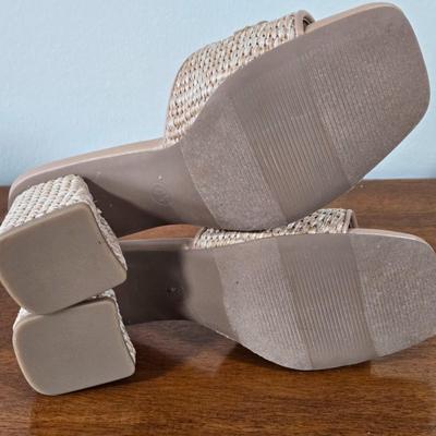 LOT 178W: Heeled Sandals and Wedge Sandals