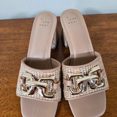 LOT 178W: Heeled Sandals and Wedge Sandals