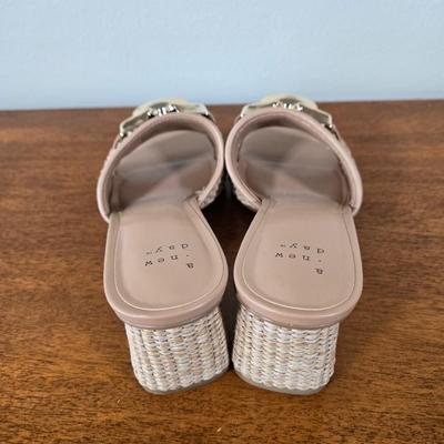 LOT 178W: Heeled Sandals and Wedge Sandals