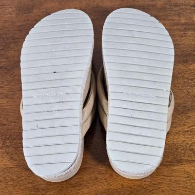 LOT 180W: Dress Sandals and Chunky Flip Flops