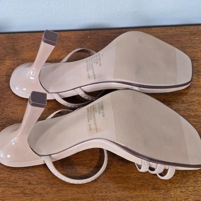 LOT 180W: Dress Sandals and Chunky Flip Flops