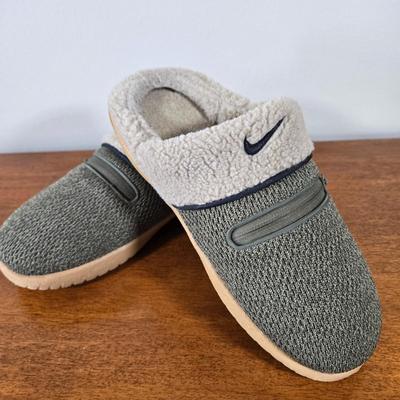 LOT 202W: Men's Slippers with Zipper Pockets