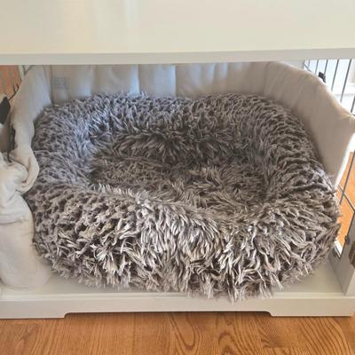 LOT 221H: Indoor Pet Pen and Two Mats for Fido to Wipe His Feet