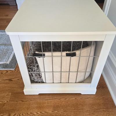 LOT 221H: Indoor Pet Pen and Two Mats for Fido to Wipe His Feet