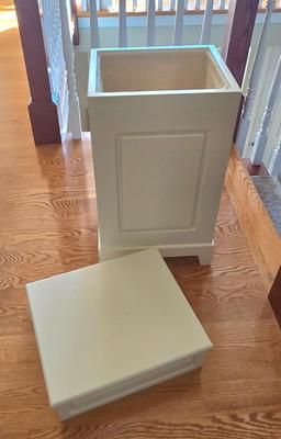 LOT 224H: Laundry Basket and Clothes Hamper with Removal Cloth Liner
