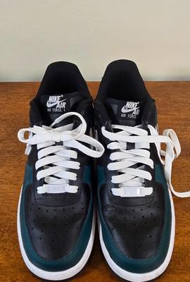 LOT 225W: Two Pairs of Nike Sneakers