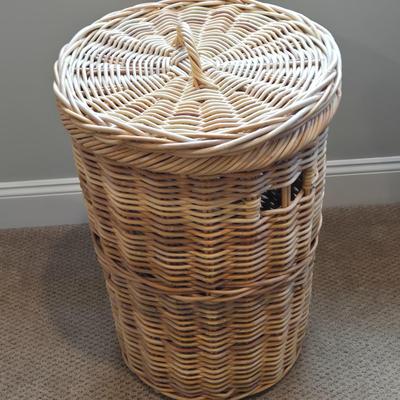 LOT 239X: Clothes Hamper and Stool/ Perfect for Dorm Room