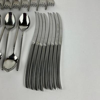 Sale Photo Thumbnail #1271: 10 forks, 18 salad forks, 20 tea spoons 10 table spoons 8 knives