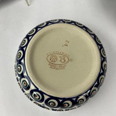 Sale Photo Thumbnail #1295: 3-6" diameter bowls
Oval dish: 12.5" diameter x 9" wide