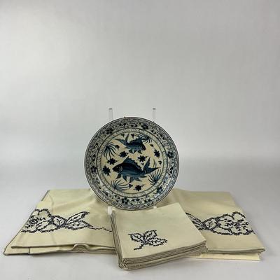Sale Photo Thumbnail #1305: Total of seven napkins
Plate: 11.25" diameter