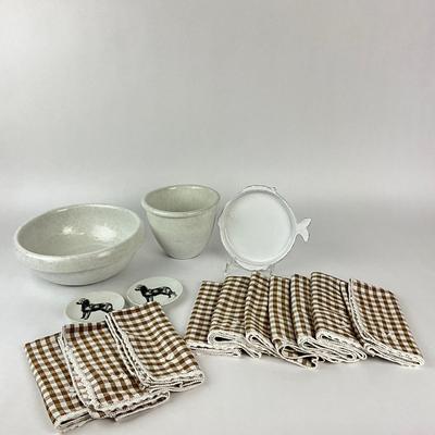 Sale Photo Thumbnail #1330: 10 napkins
Large bowl: 10" diameter
Small bowl: 6.5" diameter
Two dog plates: 4" diameter