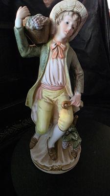 Vintage HOMCO #1258 “Tuscany Boy with Grapes” Porcelain Figurine – 1970s Hand-Painted Bisque Collectible