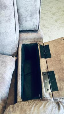 BEAUTIFUL LIKE NEW FULL BODY MASSAGING-HEATED ELECTRIC RECLINER AND CYBER POWER SURGE PROTE TOR