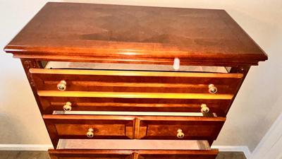 A WYNWOOD LOVELY INLAID WOOD WITH SOLID WOOD CARVED DESIGN 6 DRAWER DRESSER