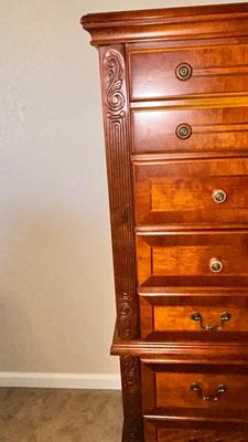 A WYNWOOD LOVELY INLAID WOOD WITH SOLID WOOD CARVED DESIGN 6 DRAWER DRESSER