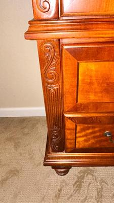 A WYNWOOD LOVELY INLAID WOOD WITH SOLID WOOD CARVED DESIGN 6 DRAWER DRESSER